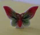 Fève thème Animaux Papillon de Nouvelle Guinée couleur rouge et vert réf 1243