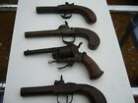 pistolets anciens de collection certains sont arèparer ou pour pièces