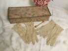 ancienne boîte à gants,tissu fleuri+2paires gants dentelle+écarte gant,fin19éme