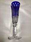  Flûte à champagne de couleur, Cristal Saint Louis modèle Tommy bleu roi signée