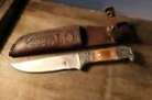 Ancien couteau scout/chasse. Lame inox. Etui cuir. Mitres ouvragées. Old Knife.